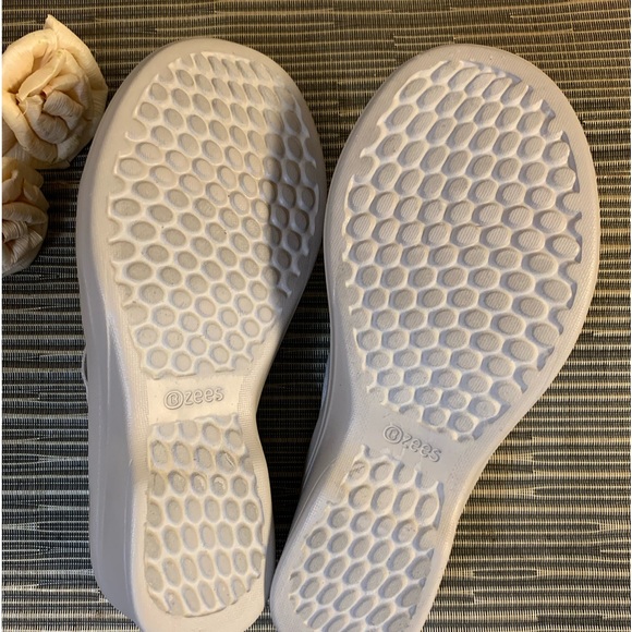 Bezees Firefly Open-Toe Wedge Sandal. Size 10M. Color Sand Samba. - Picture 9 of 11